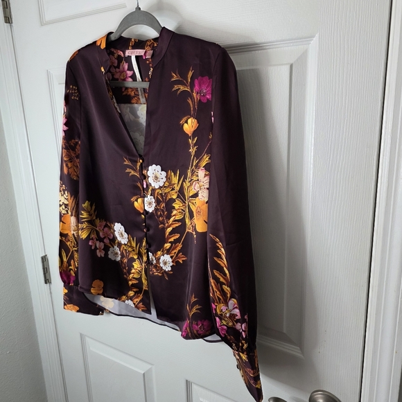 GUESS Sustainable Garmet Long Sleeve Blouse - Picture 4 of 11